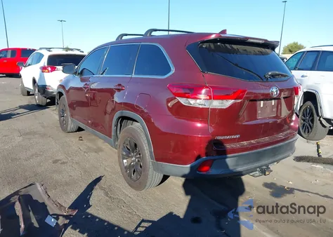 2019 Toyota Highlander Le Plus z USA, uszkodzony, nr VIN 5TDZZRFH8KS295377